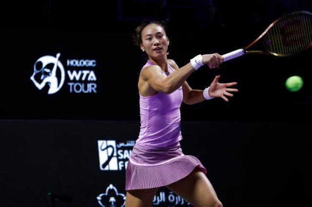 1730981169234018775.jpg (体育)(10)网球——WTA年终总决赛:郑钦文晋级半决赛XxjpseC007148_20241106_PEPFN0A001.jpg