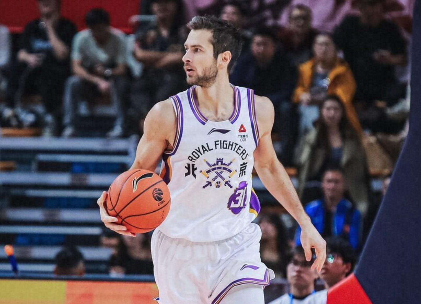 足球在线观看-官方:北控取消外援托马斯-基兹林克的注册;赛季场均仅4.3分