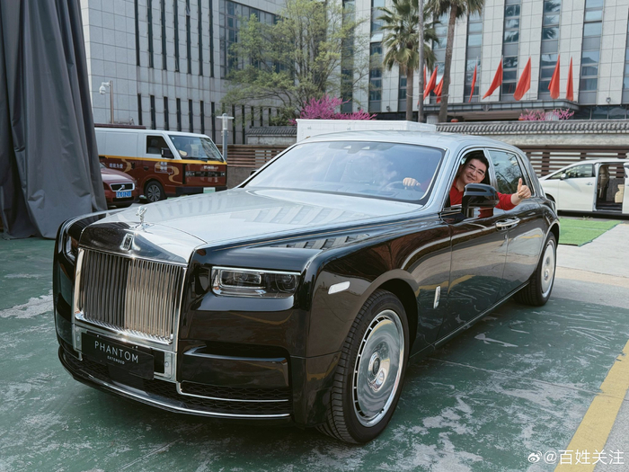 无广告体育直播-陈光标赠张雪1300万劳斯莱斯,赞其撑起中国摩托车希望|幻影|赛车|葡萄牙|南京|锦标赛_新浪体育_新浪新闻